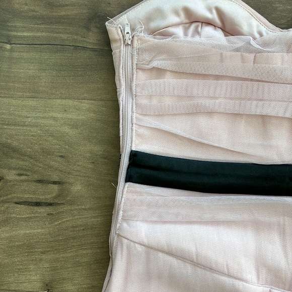 Blush sweetheart dress from Windsor. - Picture 4 of 5